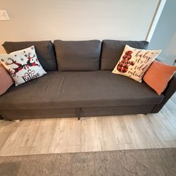 Large Sleeper Sofa / Pull-out Couch - Excellent Condition!