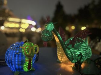 2 New Disneyland Main Street Electrical Parade Turtle And Petes Dragon Lighted Popcorn Buckets