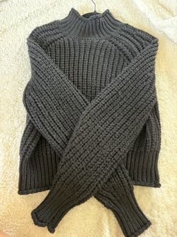 Women’s black knitted sweatshirt