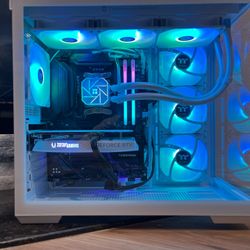 White Custom pc build-price-negotiable—performs amazing Entire setup for sale  