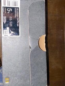 Air Jordan 1 Mid SE GS Size 5Y