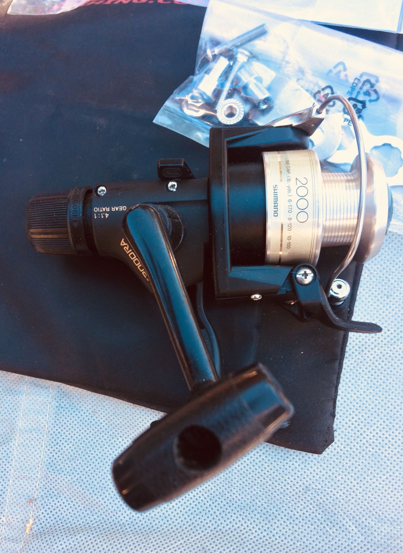 Shimano fx 2000 ra spinning reel + extra reel + accessories