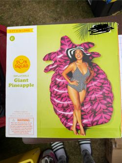 GIANT PINEAPPLE FLOATY