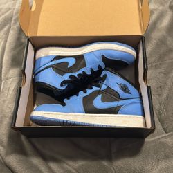 Air Jordan 1 Mid University Blue/black-white