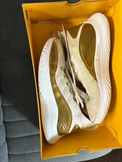 Curry 8 Golden size 13