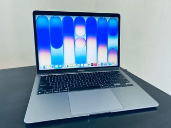 13 inch MacBook Air with Apple M1