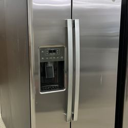 New 33” GE Side By Side Refrigerator 