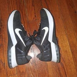 Men shoes nad 1 woman shoe