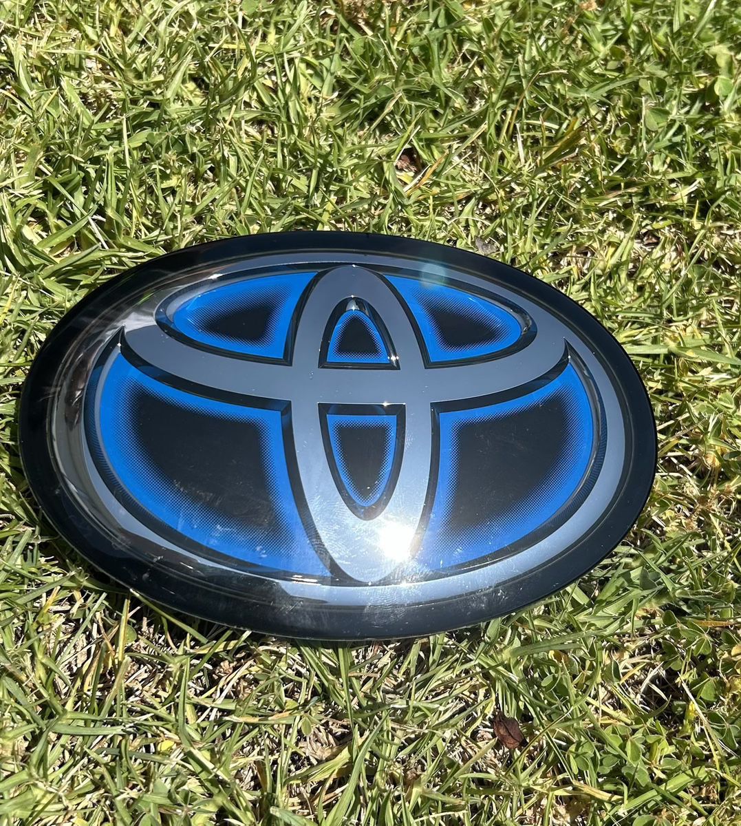 Toyota Mirai Emblem