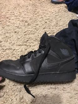 Kids Jordan’s size 6 Youth