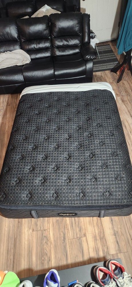 Queen Size Beautyrest Black® Series Four 17.5" Medium Summit Pillow Top Mattress