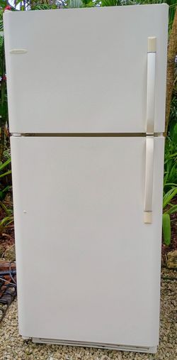 Frigidaire top freezer refrigerator