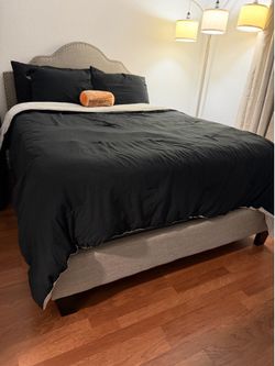 Queen size bed w/mattress