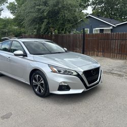 NISSAN ALTIMA SV AÑO 2021 AUTOMÁTICO 4 CILINDROS 