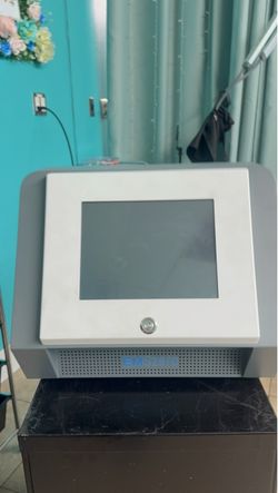 Professional EMS Body Sculpting Machine – Needs Repair Máquina EMS profesional para tratamientos corporales. Enciende, pero se apaga inesperadamente. 