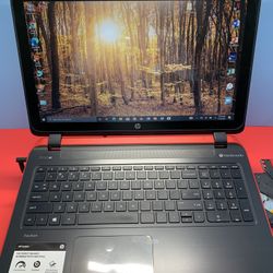 HP…TOUCHSCREEN  & BLUETOOTH …128..SSD...8.0 RAM . READY FOR CLASSES ON LINE OR WORK FROM HOME MADE 