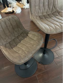 Pair of bar stools adjustable