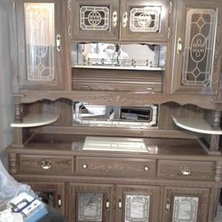 BEAUTIFUL WOOD CHINA CABINET