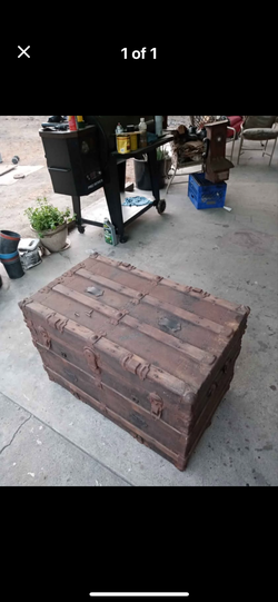 ANTIQUE suit case