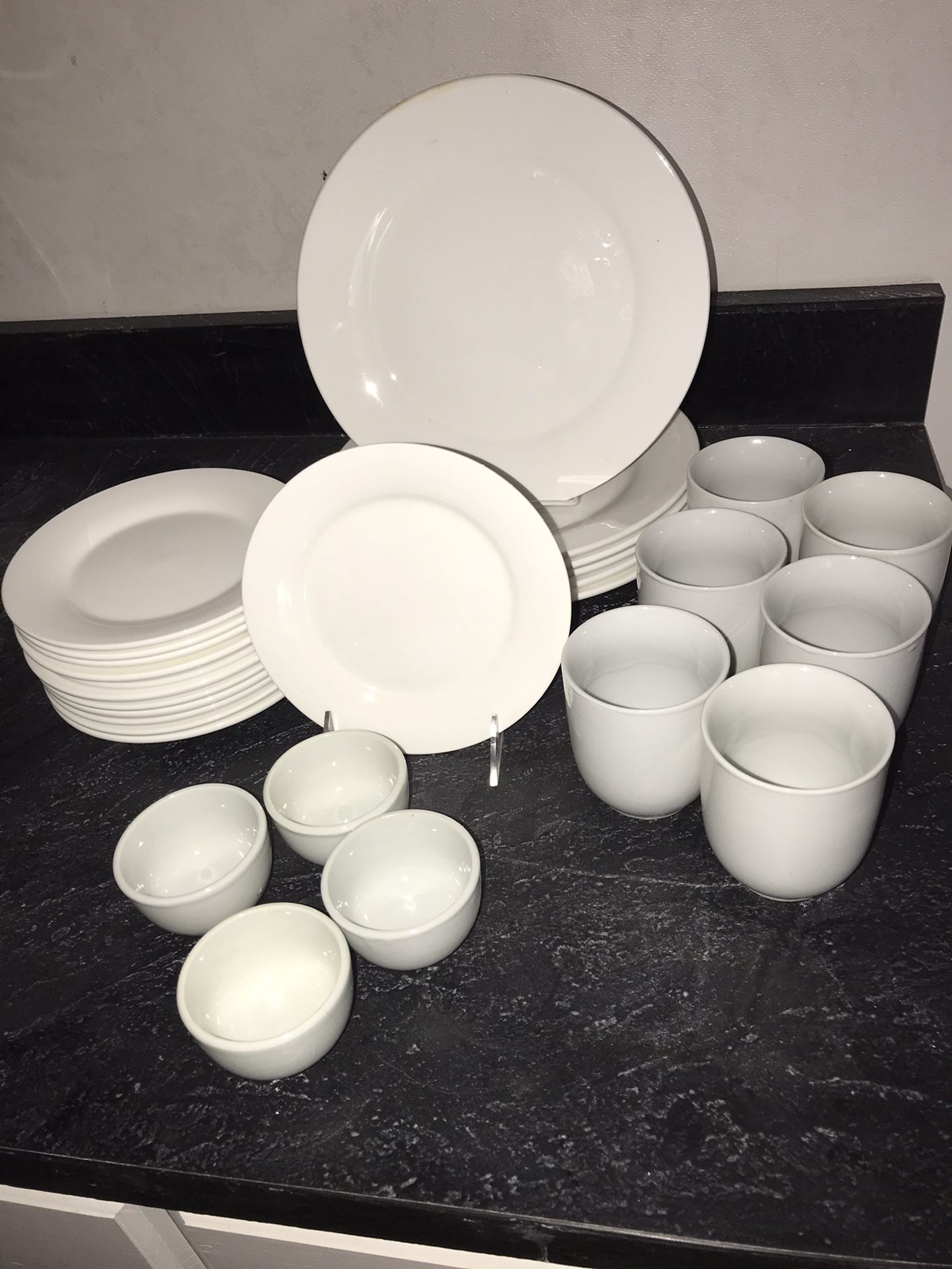 Chinese ceramic dishes .
