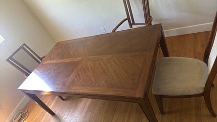 Dining table with leaf extensions, plus four chairs