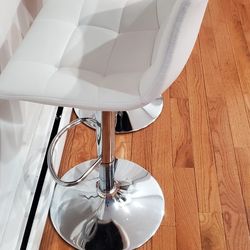 4 Brand new bar stools