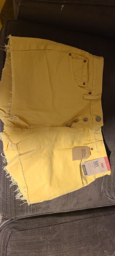 Woman's Levi's Shorts