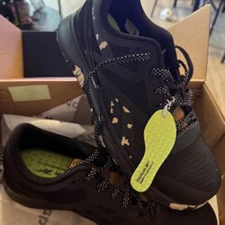 Selling this shoes brand new in box if you interested let me know, different size, work shoes