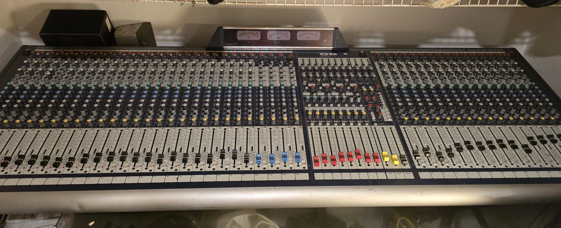 soundcraft gb8 40 channel mixer console