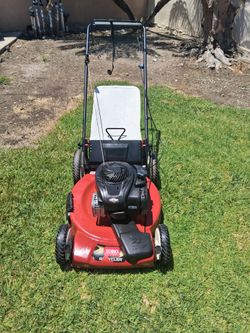 Lawnmower Toro Self-Propelled Briggs and Stratton Engine