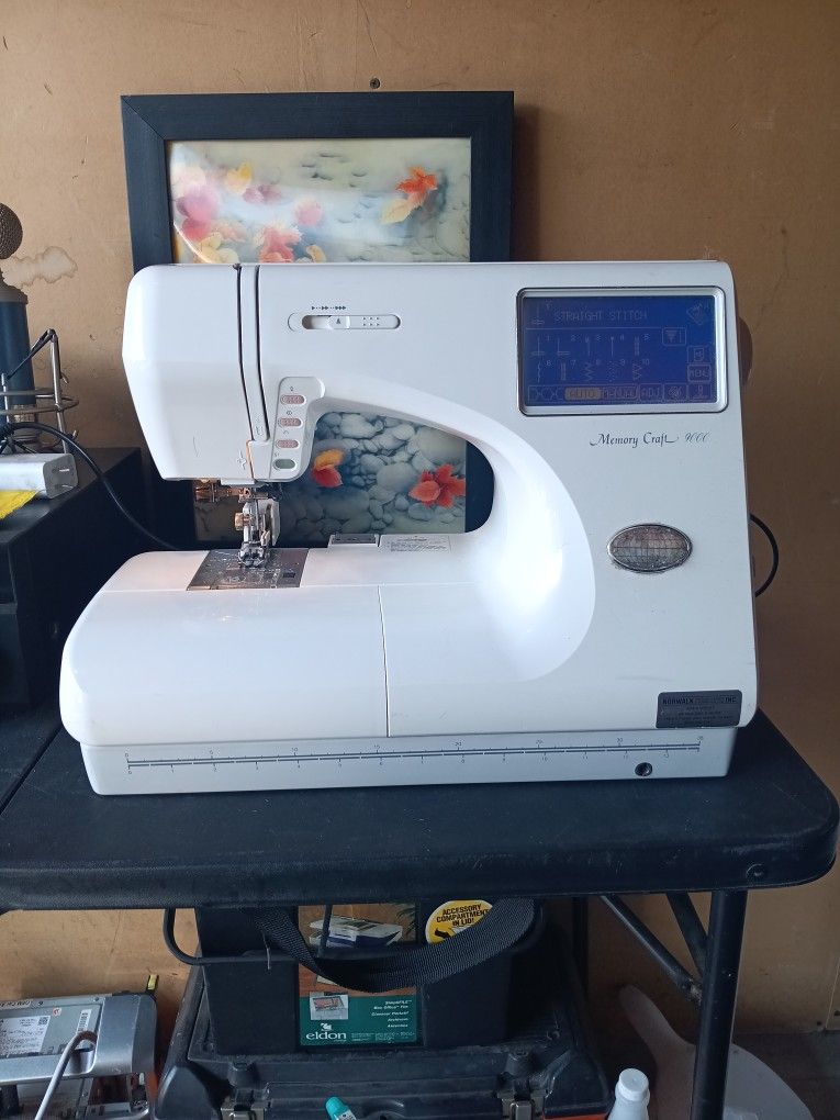 Janome Memory Craft 9000 Computerized Sewing Machine And Acessories. Missing Pedal