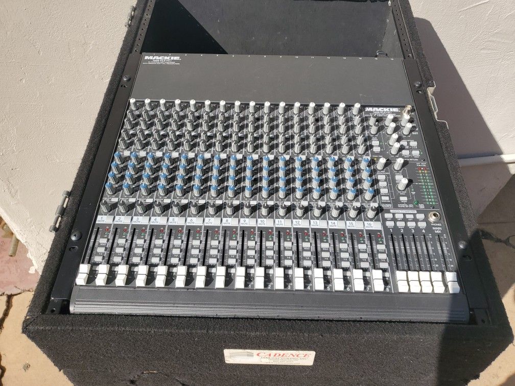 Mackie 16 Channel Mixer With Case