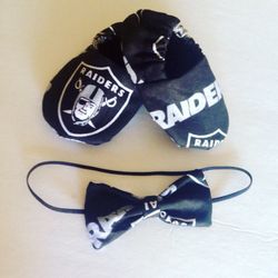 Unisex raiders baby booties