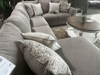 Baranello Sectional Couch W Chaise Color Options Only $39 down payment 👉 Please ask Jon Green for a discount when you arrive!
