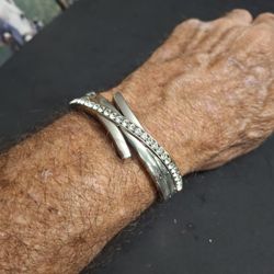 Vintage Silvertone Hinged Bangle Bracelet W/Snap Closure & Beautiful Crystals In An Overlapping Design