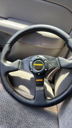 MOMOStyle Steering Wheel w/ Quick Release Setup
