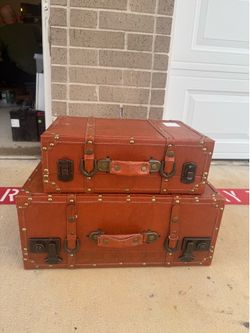 Vintage Decorative Storage Trunk Set – Set of 2 – Like New