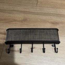 METAL WALL MOUNTED KEY HOOK RACK w/5 HOOKS and STORAGE POCKET