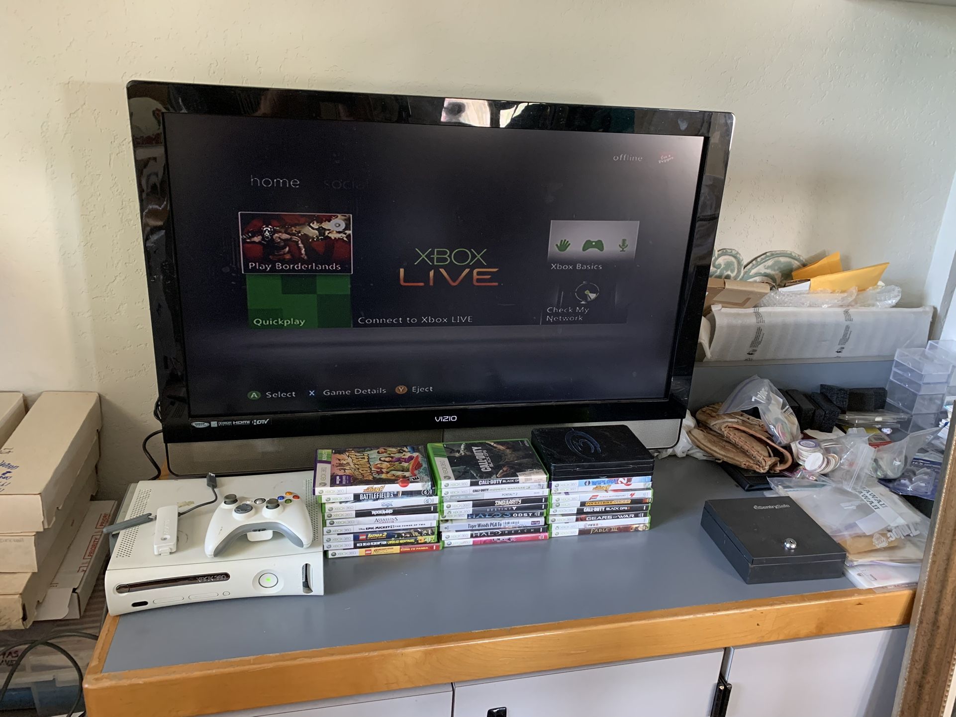 XBOX 360 + 29 Games + (1) Controller 