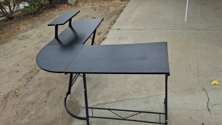 Corner computer desk