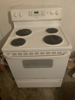 Stove, dishwasher and microwave /. Estufa, microondas y lavaplatos