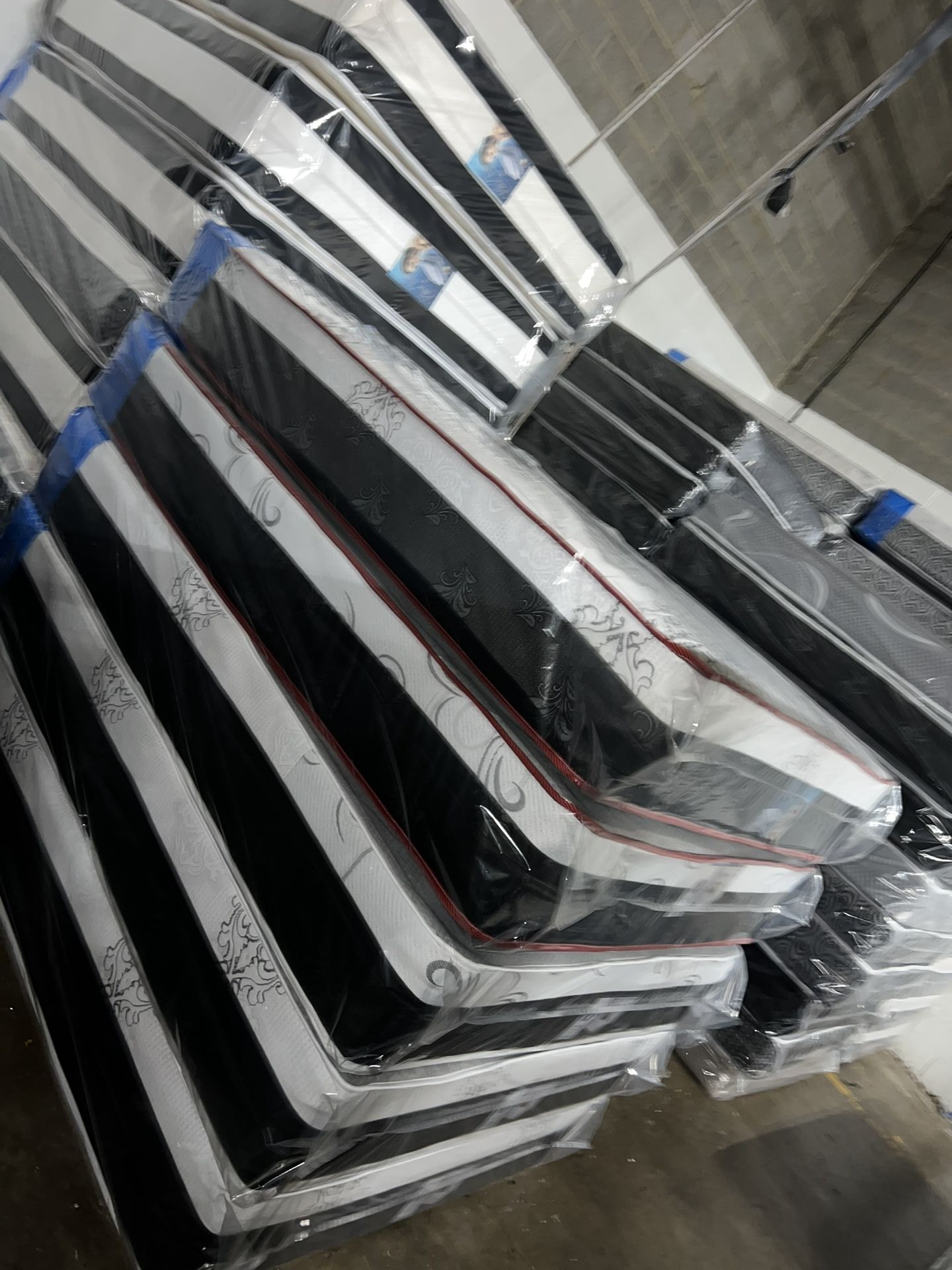 We have different sizes and different very comfortable prices. Ask for your mattress. It will be a pleasure to offer you same day delivery.