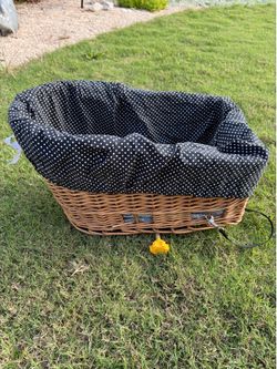 Beach & Dog Co Wicker Rear Bike Basket Pet Carrier for Bicycle