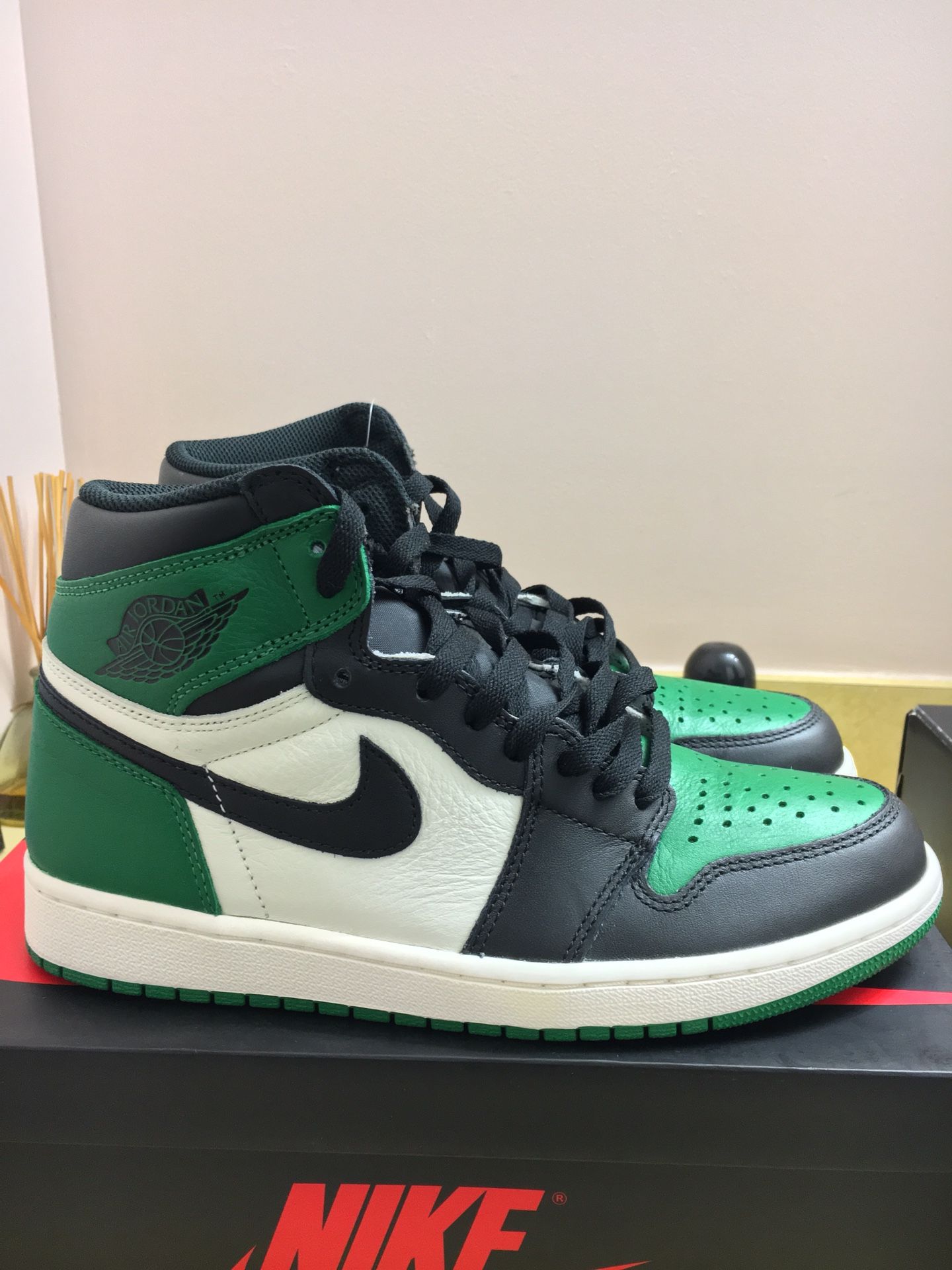 Air Jordan 1 High Og Pine greens PASS AS DS SIZE 9