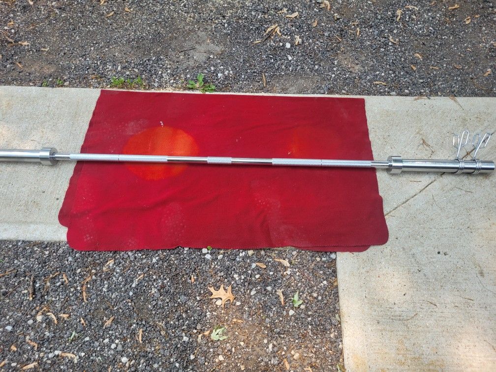 OLYMPIC 6' BAR. 35LBs USED IN GOOD CONDITION NO LABELS
11525 S HALSTED dunkin donuts/
7111.S WESTERN WALGREENS
DELIVERY AVAILABLE $
55$. CASH