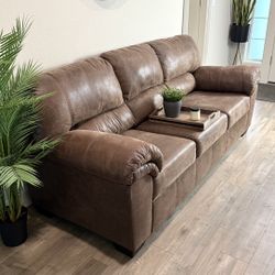 Faux Leather Couch (FREE Delivery!🚚) 