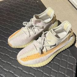 Size 9.5 men adidas Yeezy Boost 350 V2 Light