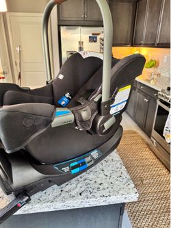 Nuna RAVA car seat + base