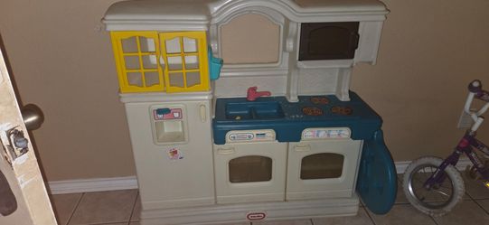Kids pretend kitchen