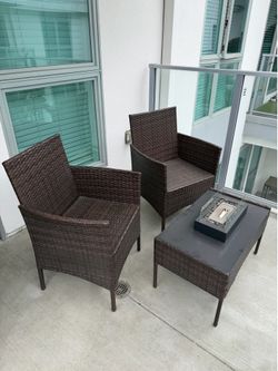 outdoor patio table and chairs